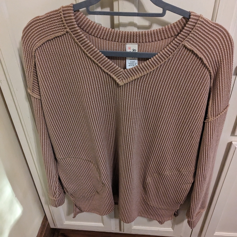 *NWOT* 7th Ray ribbed material top with exposed stitching 🤎